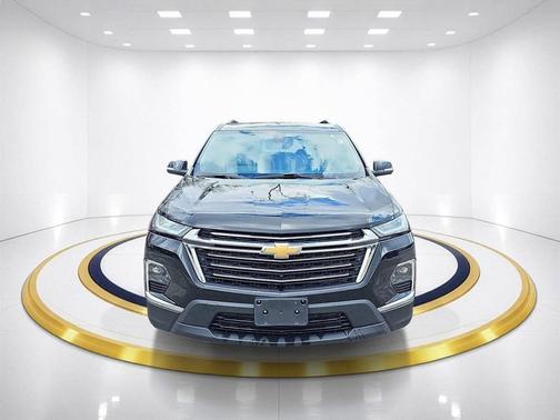 Mosaic Black Metallic 2022 Chevrolet Traverse LT Leather
