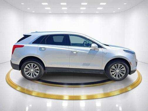 Radiant Silver Metallic 2019 Cadillac XT5 Luxury