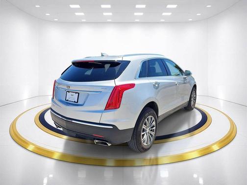 Radiant Silver Metallic 2019 Cadillac XT5 Luxury