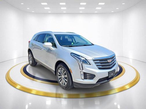 Radiant Silver Metallic 2019 Cadillac XT5 Luxury