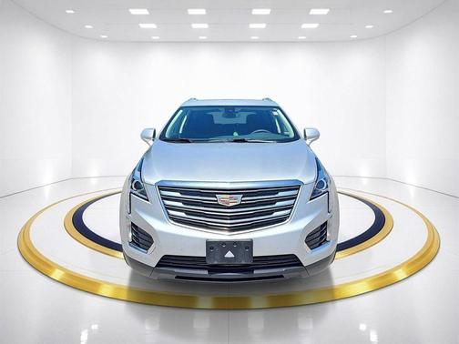 Radiant Silver Metallic 2019 Cadillac XT5 Luxury