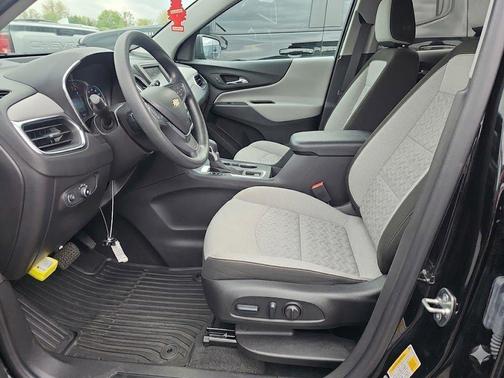 Mosaic Black Metallic 2024 Chevrolet Equinox LS