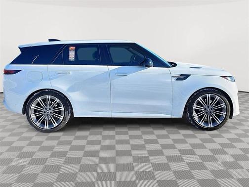 2025 Land Rover Range Rover Sport SE