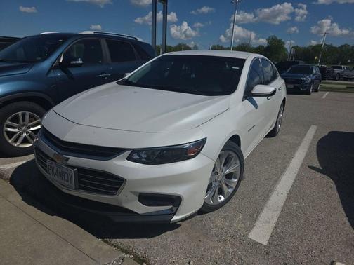Iridescent Pearl Tricoat 2017 Chevrolet Malibu Premier