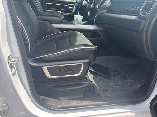 Bright White Clearcoat 2025 RAM 1500 Laramie