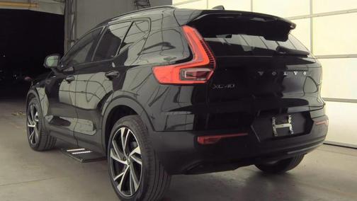 2022 Volvo XC40 T5 R-Design