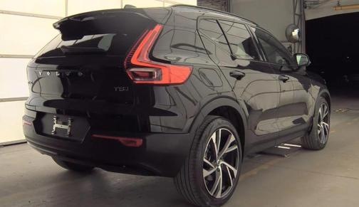 2022 Volvo XC40 T5 R-Design