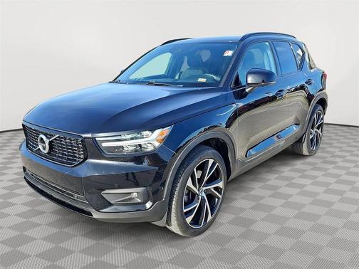 2022 Volvo XC40 T5 R-Design