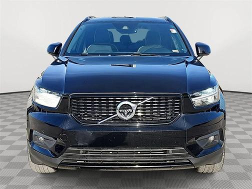 2022 Volvo XC40 T5 R-Design