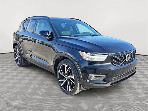 2022 Volvo XC40 T5 R-Design