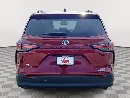 2021 Toyota Sienna XLE 8 Passenger