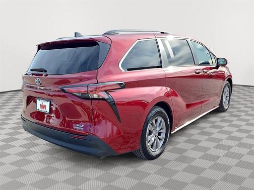 2021 Toyota Sienna XLE 8 Passenger