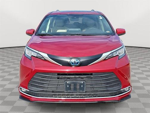 2021 Toyota Sienna XLE 8 Passenger