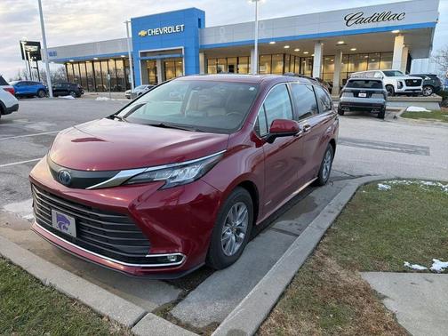 2021 Toyota Sienna XLE 8 Passenger