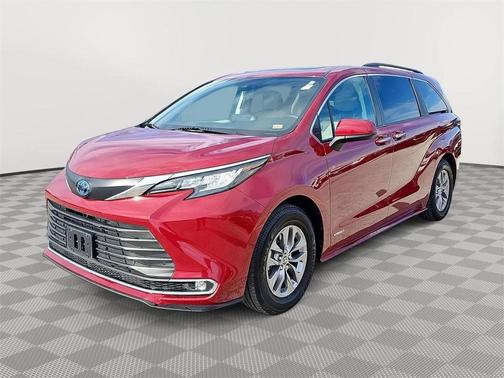 2021 Toyota Sienna XLE 8 Passenger