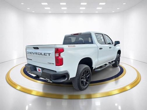 Summit White 2026 Chevrolet Silverado 1500 Custom Trail Boss
