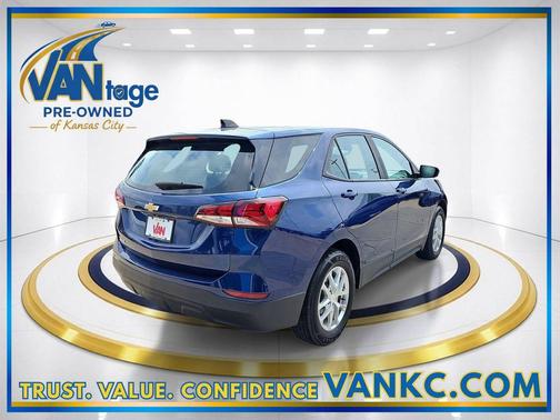 Blue Glow Metallic 2022 Chevrolet Equinox LS