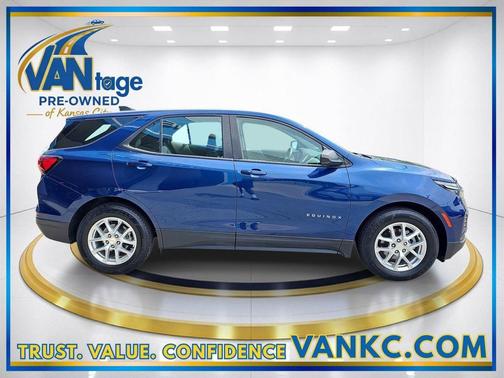 Blue Glow Metallic 2022 Chevrolet Equinox LS