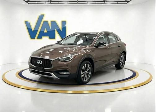 2017 INFINITI QX30 Premium