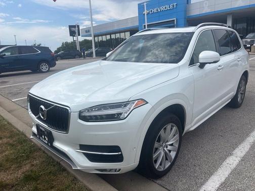 White 2018 Volvo XC90 T5 Momentum