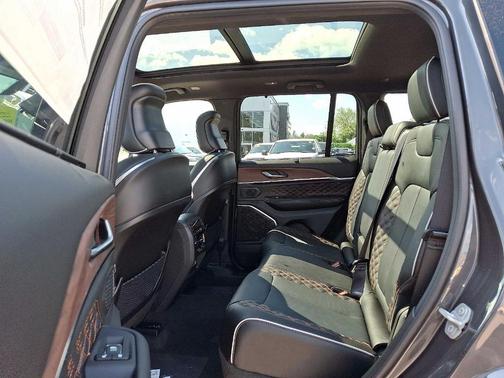 2025 Jeep Grand Cherokee Summit