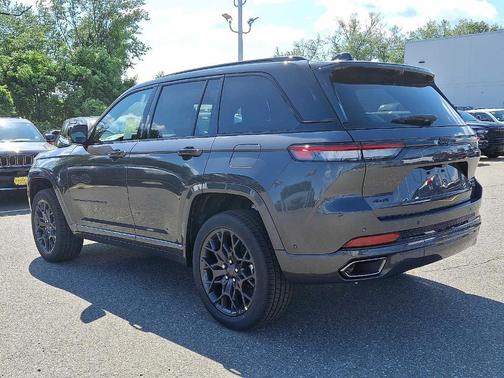 2025 Jeep Grand Cherokee Summit