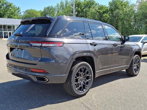 2025 Jeep Grand Cherokee Summit
