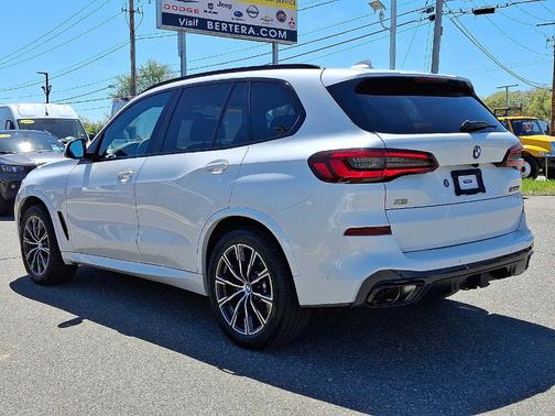 2021 BMW X5 M50i
