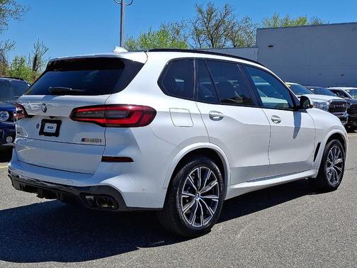 2021 BMW X5 M50i