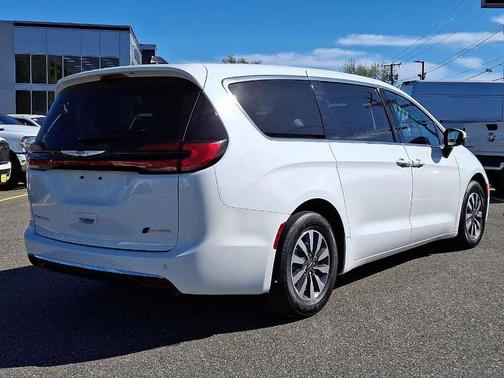 2023 Chrysler Pacifica Hybrid Touring L