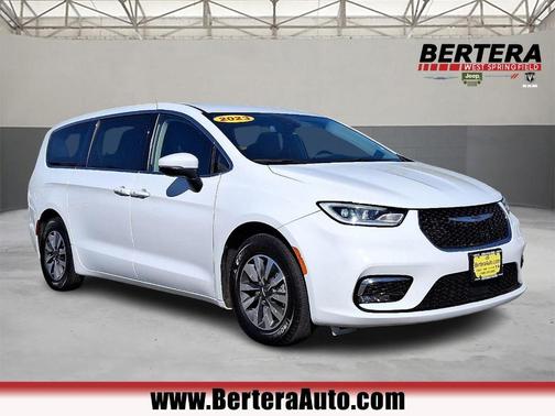 2023 Chrysler Pacifica Hybrid Touring L