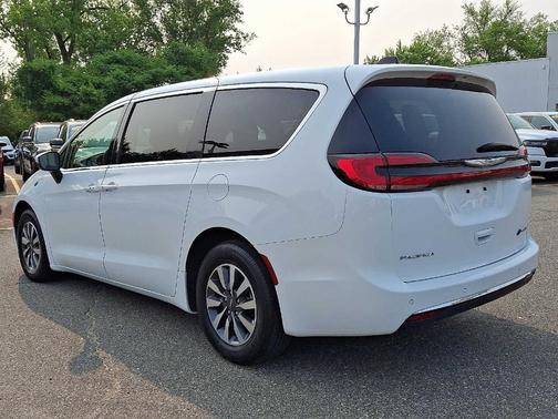 2023 Chrysler Pacifica Hybrid Touring L