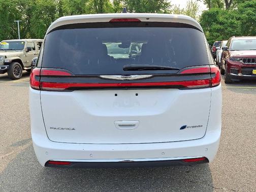 2023 Chrysler Pacifica Hybrid Touring L