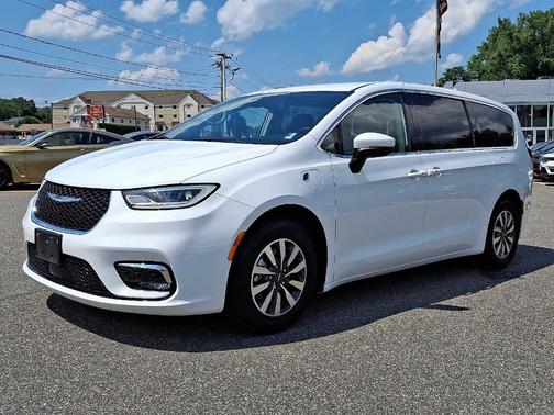 2023 Chrysler Pacifica Hybrid Touring L