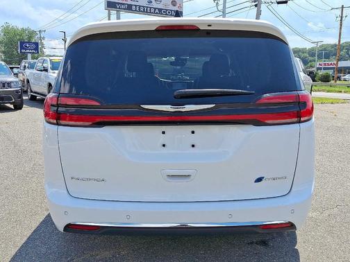 2023 Chrysler Pacifica Hybrid Touring L