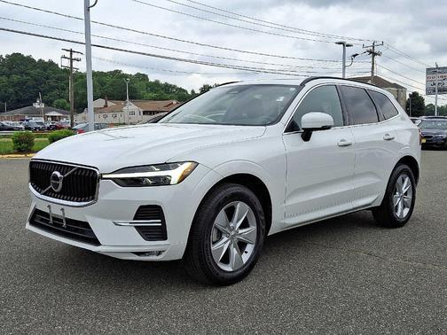 2022 Volvo XC60 B5 Momentum