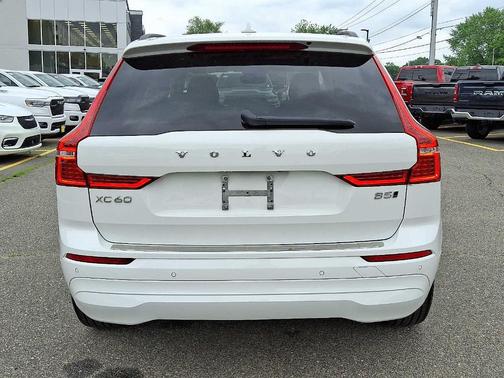 2022 Volvo XC60 B5 Momentum