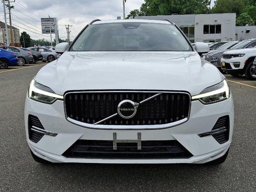 2022 Volvo XC60 B5 Momentum