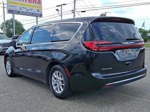 2023 Chrysler Pacifica Touring-L