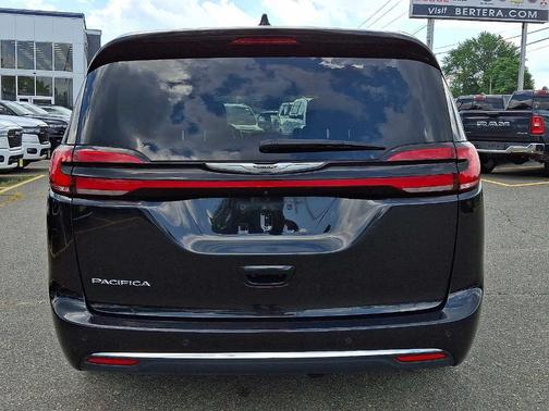 2023 Chrysler Pacifica Touring-L