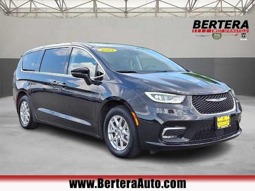 2023 Chrysler Pacifica Touring-L