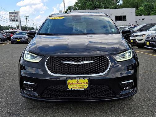 2023 Chrysler Pacifica Touring-L