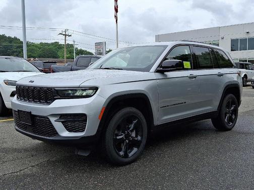2025 Jeep Grand Cherokee Laredo