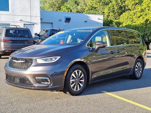 2022 Chrysler Pacifica Hybrid Touring L