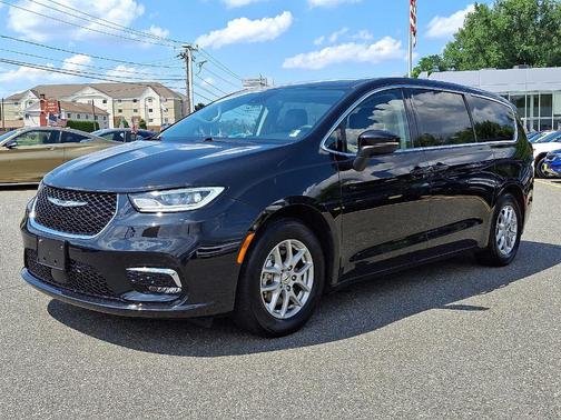 2023 Chrysler Pacifica Touring-L