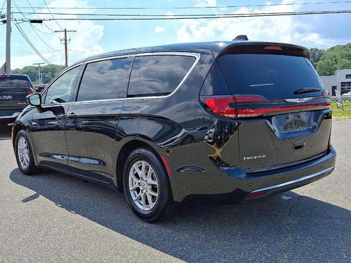 2023 Chrysler Pacifica Touring-L