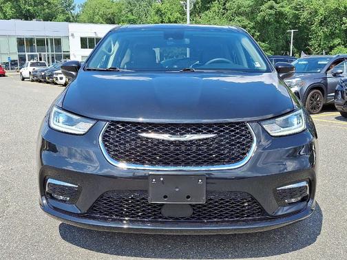 2023 Chrysler Pacifica Touring-L