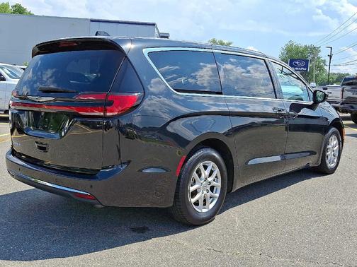2023 Chrysler Pacifica Touring-L