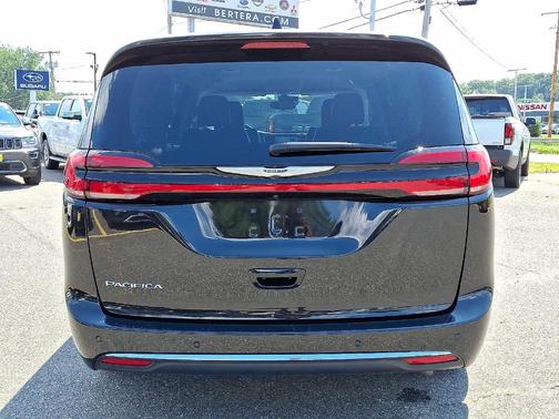 2023 Chrysler Pacifica Touring-L