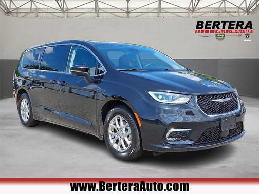 2023 Chrysler Pacifica Touring-L